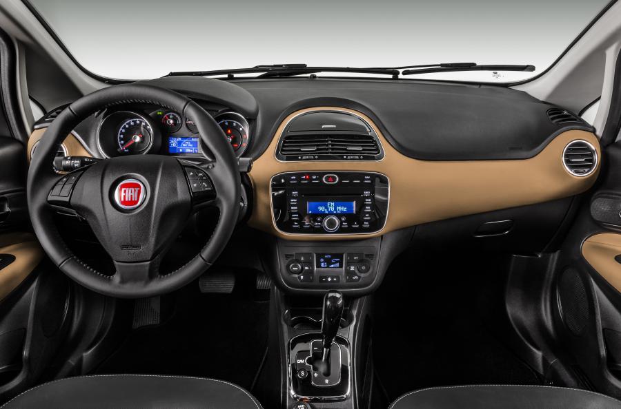 Торпедо Fiat Linea Absolute 2014 года  (фото 10 из 24)